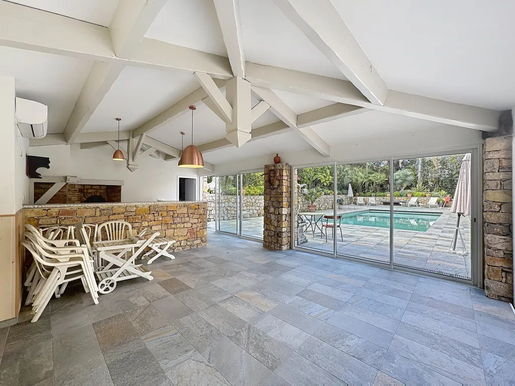 Terrasse - Villa Récemment Construite avec Piscine à Mougins