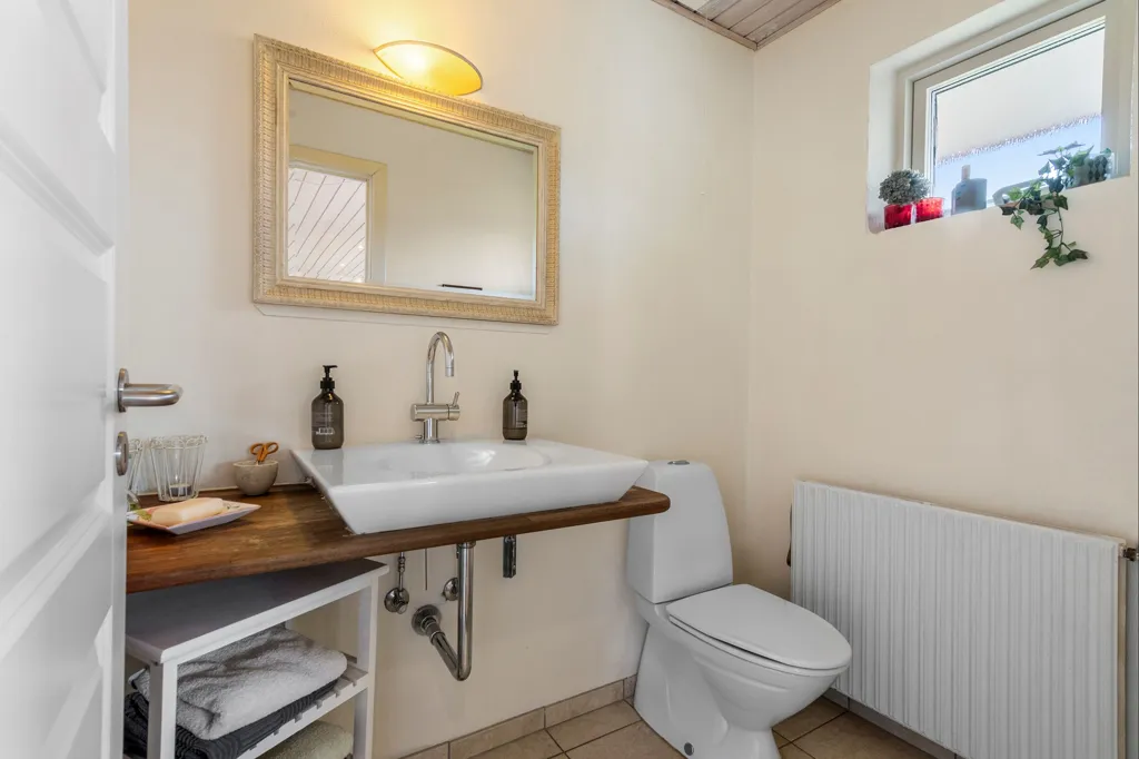 Bathrooms - Detached Villa with Garden in Ringkøbing