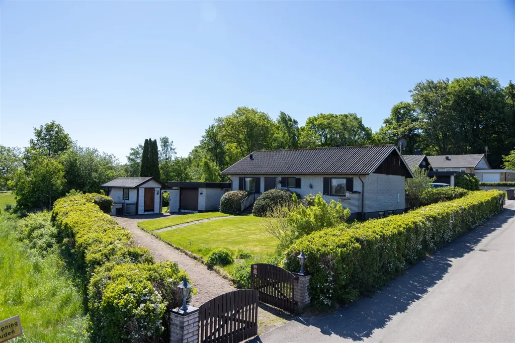 Õhuvaade - One-Storey Villa with Large Corner Plot in Hasslöv