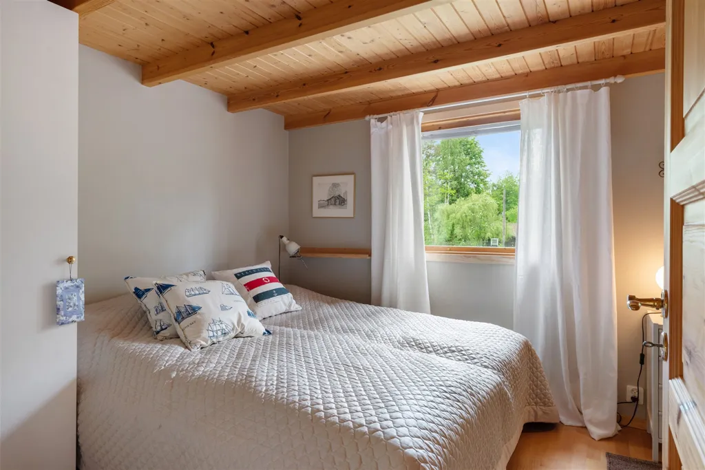 Bedrooms - Renovated Holiday Home with Boat Access in Båtsviken