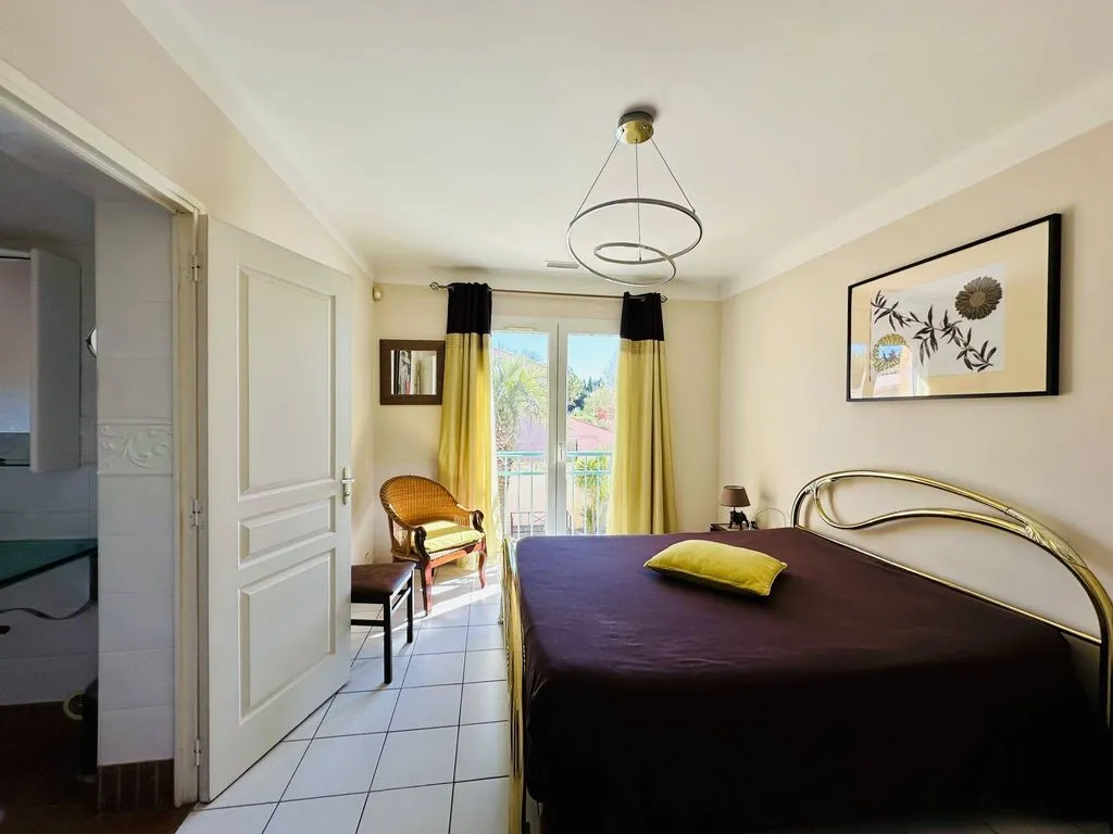 Chambres - Villa Luxueuse avec Piscine à Lattes