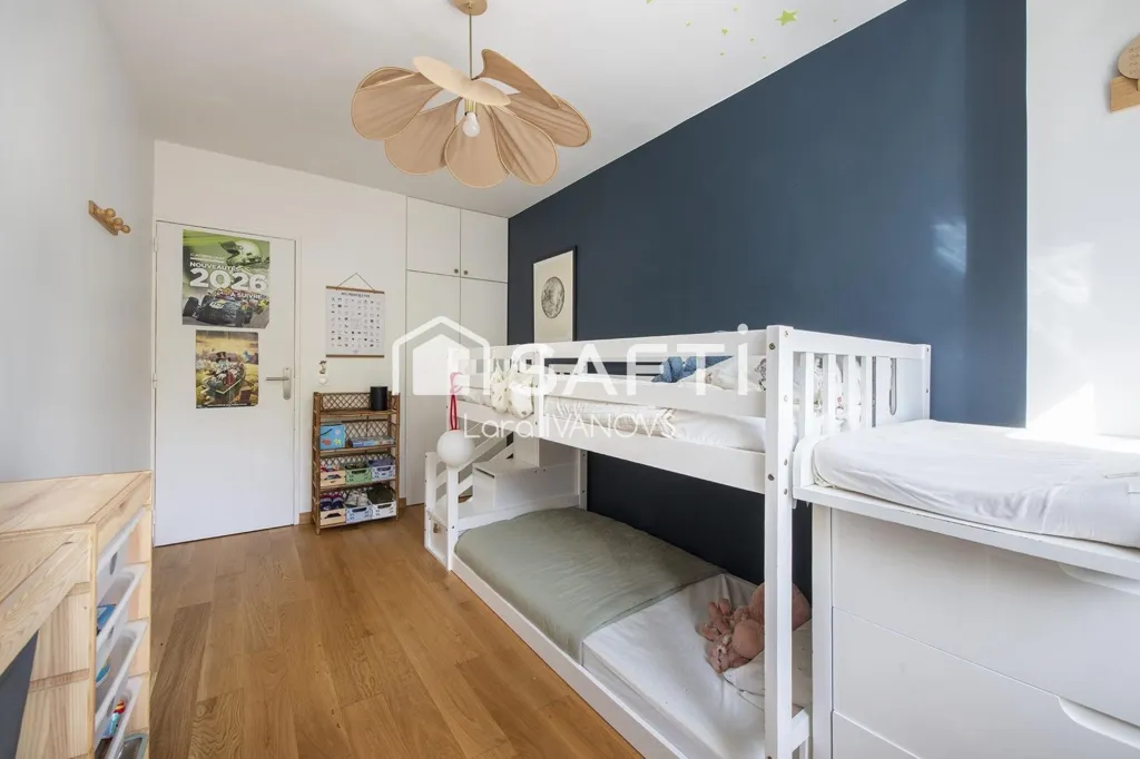 Chambres - Appartement Rénové avec Vue Dégagée près du RER A