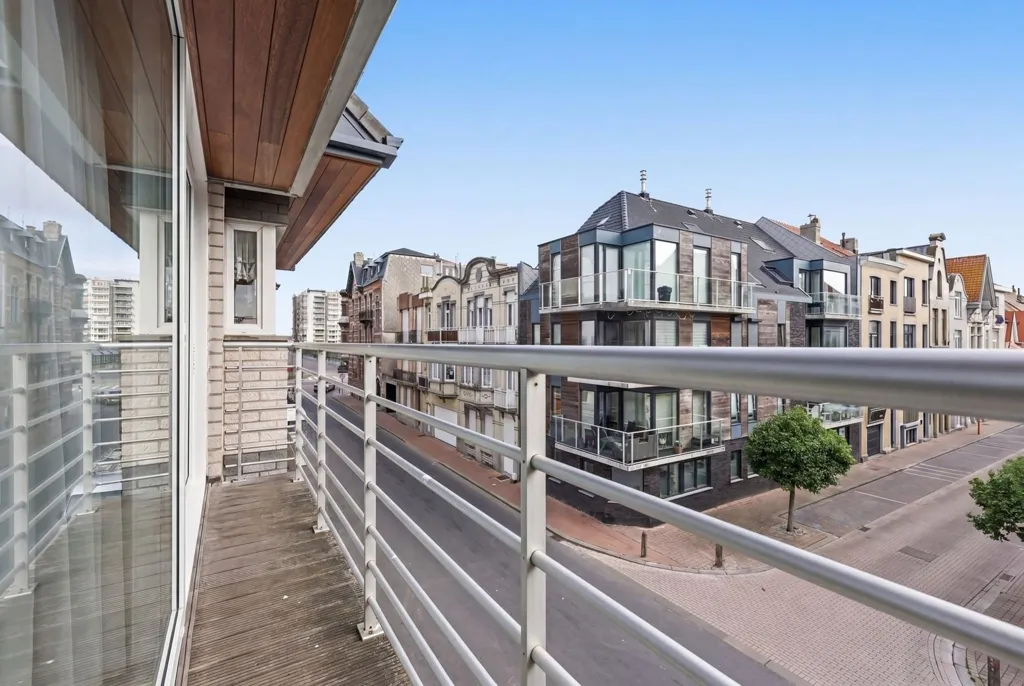 Balcon - Appartement 3 Chambres avec Terrasse près de la Digue à Anvers