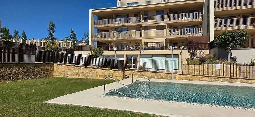 Bassein - New Flat with Pool in Campolivar