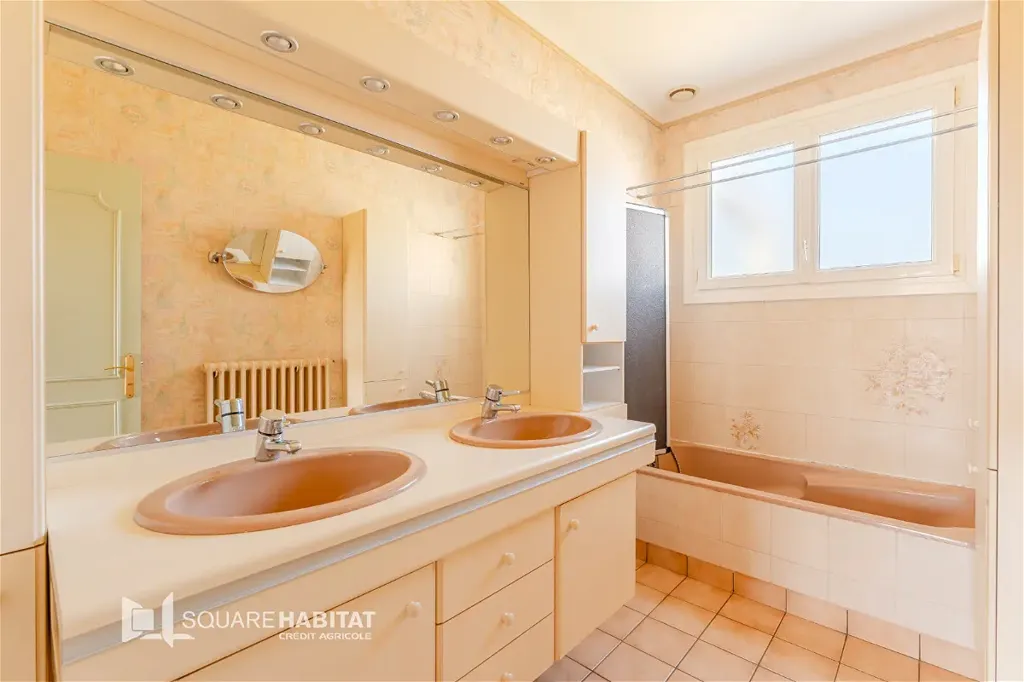 Salles de bain - Maison avec Véranda et Jardin à Aizenay