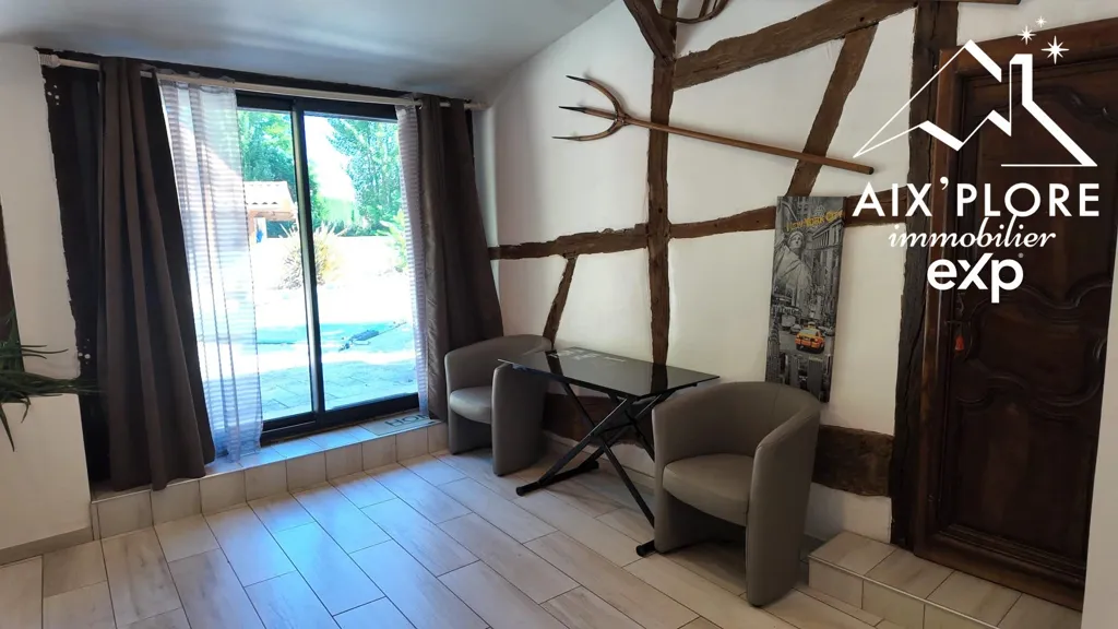 Entrée - Maison Longère Rénovée avec Piscine à Attignat