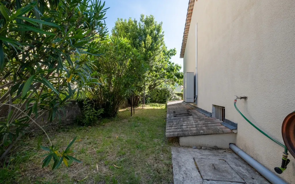 Aed - Two-Appartment House with Garden in Forcalquier