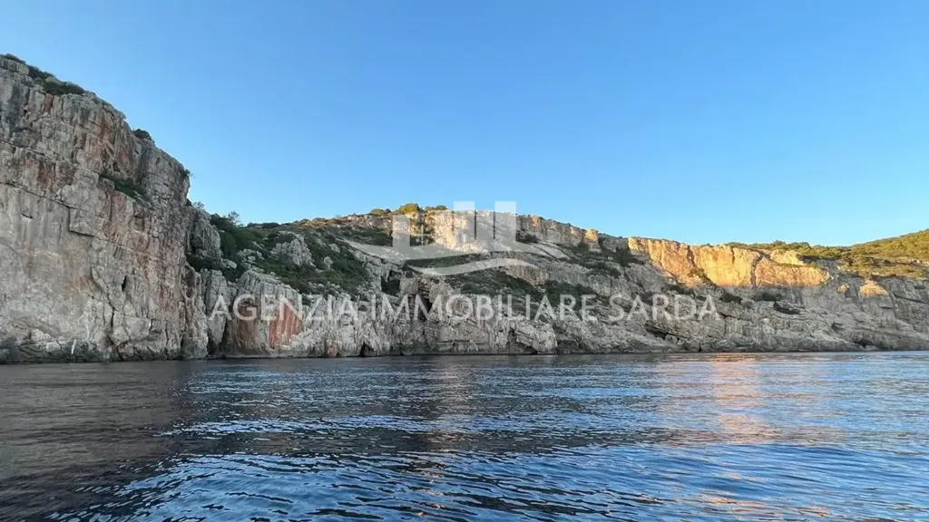 Jardin - Villa with Seafront Potential in Alghero