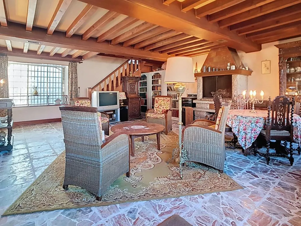 Sala da pranzo - Spacious House with Dependencies in La Roche-en-Brenil