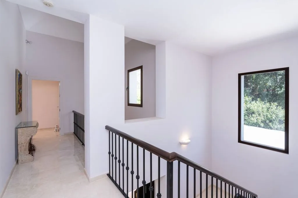 Pièces - Luxury Villa with Sea Views in Benahavis