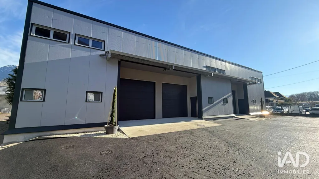 Garage - Locaux Professionnels avec Parking à Veurey-Voroize