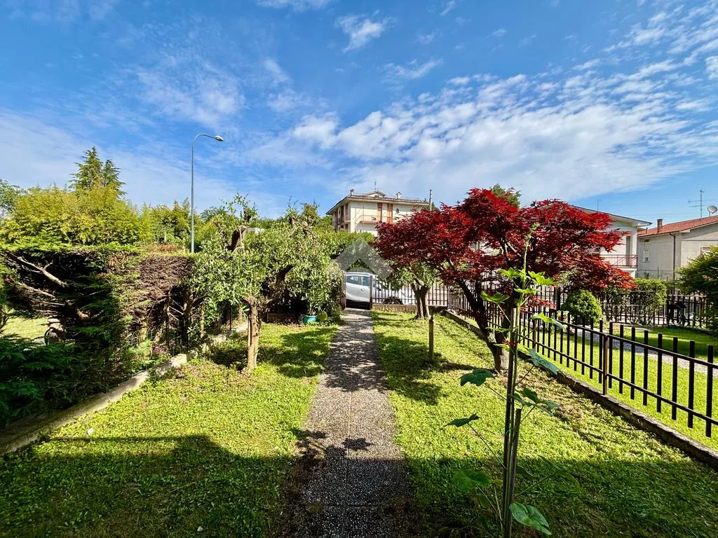 Aed - Terraced Villa with Private Garden in Sona