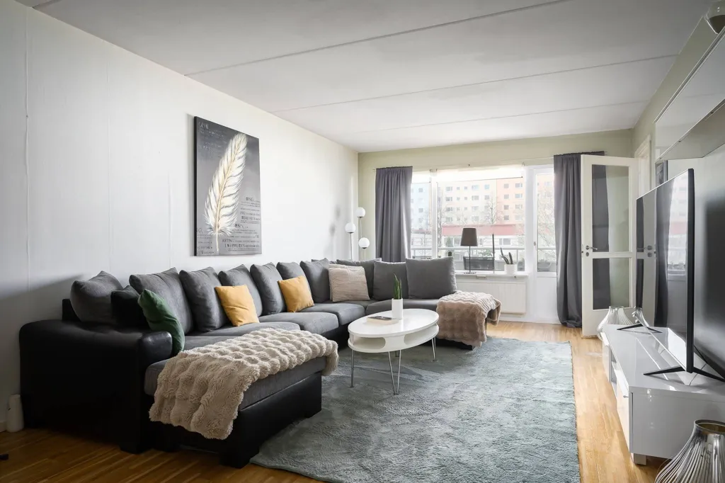 Elutuba - 3-Bedroom Flat with West-Facing Balcony in Haninge