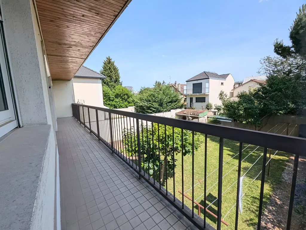 Balcon - Appartement Traversant avec Balcon à Clamart