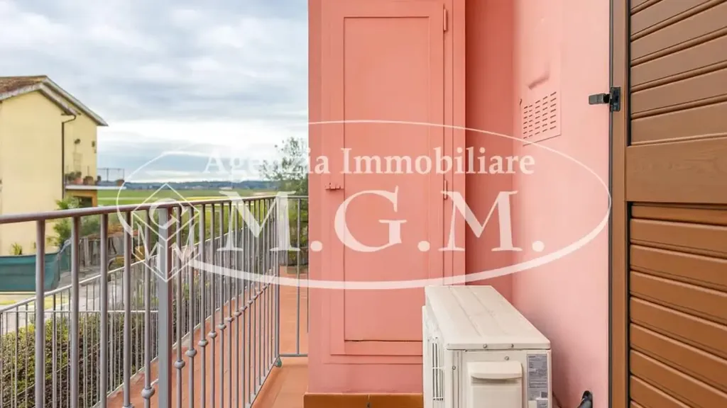 Balcon - Modernised Apartment with Mansard in Lavaiano