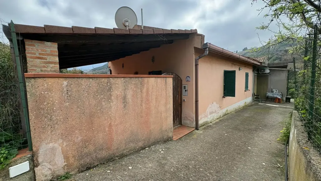 Välivaade - Independent House with Garden in Messina