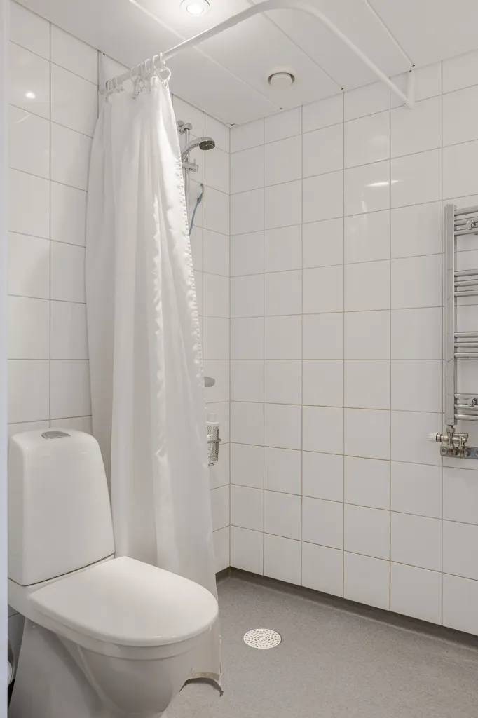 Vannitoad - Modern Studio Flat with Balcony in Odenvallen