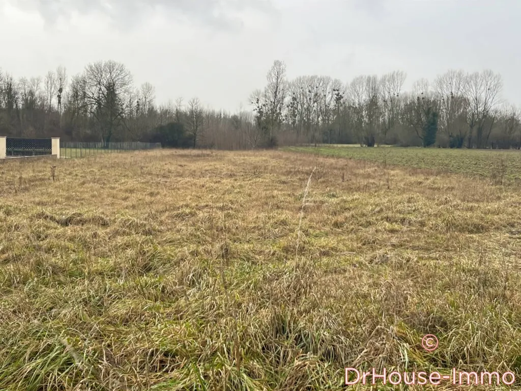 Jardin - Constructible Plot with 27m Frontage in Saint-Benoît-sur-Seine