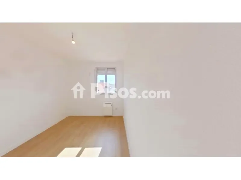 Toad - Three-Bedroom Flat with Ascensor in Puente de Vallecas