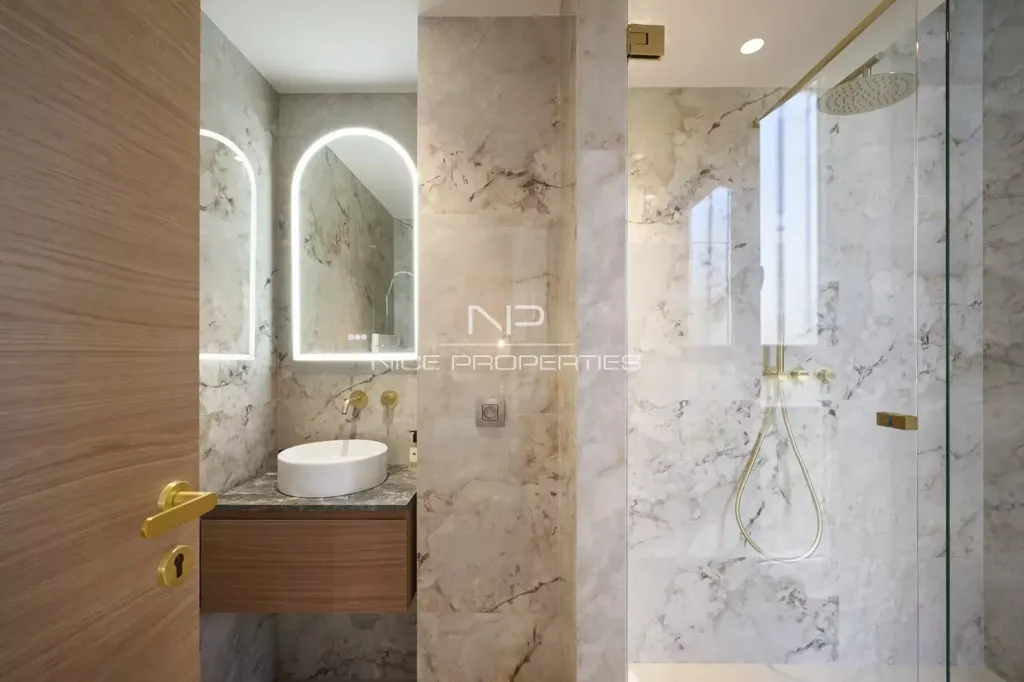 Salles de bain - Appartement avec Vue Mer et Terrasse à Cannes