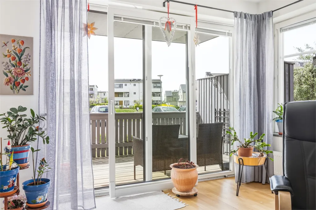 Rõdu - Modern Flat with Balcony in Trosa