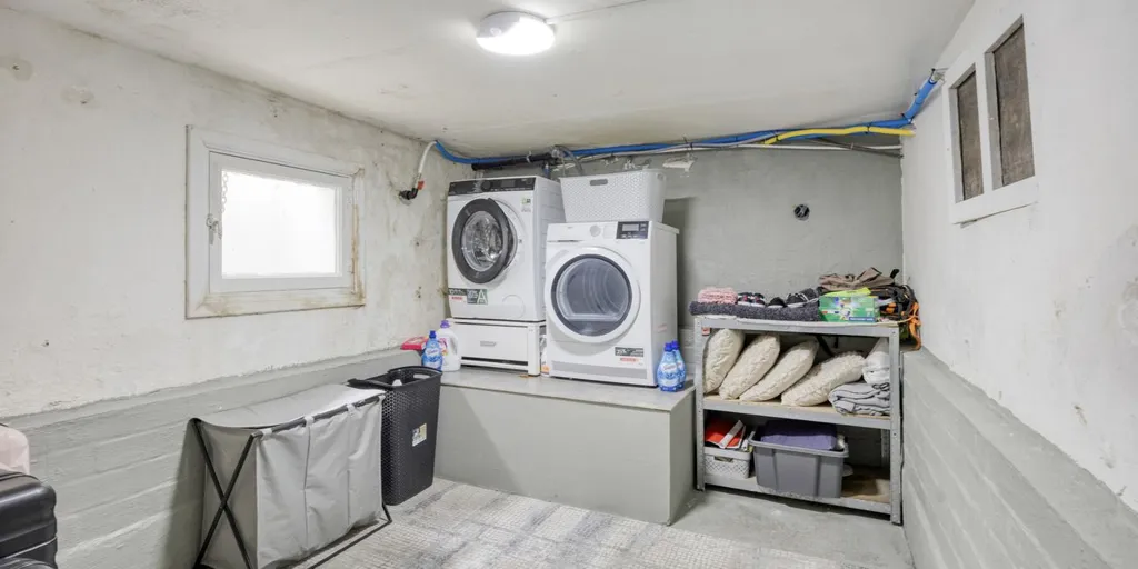 Utility Room - Mixed-Use Property with Garden in Broechem