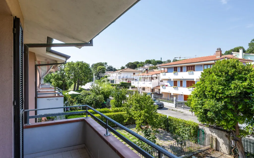Balcon - Bright Trilocale with Terrace in Numana