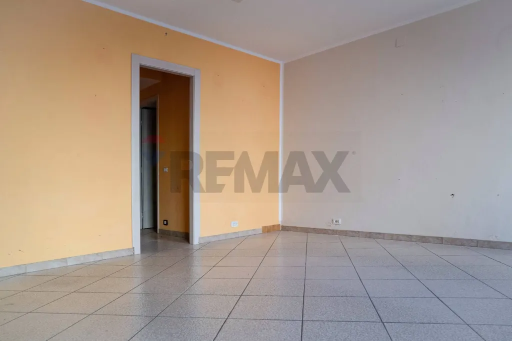 Toad - Commercial Space with Street Frontage in Enna