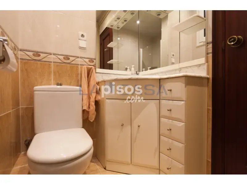 Vannitoad - Flat with Balcony in Camp del Arpa, Barcelona