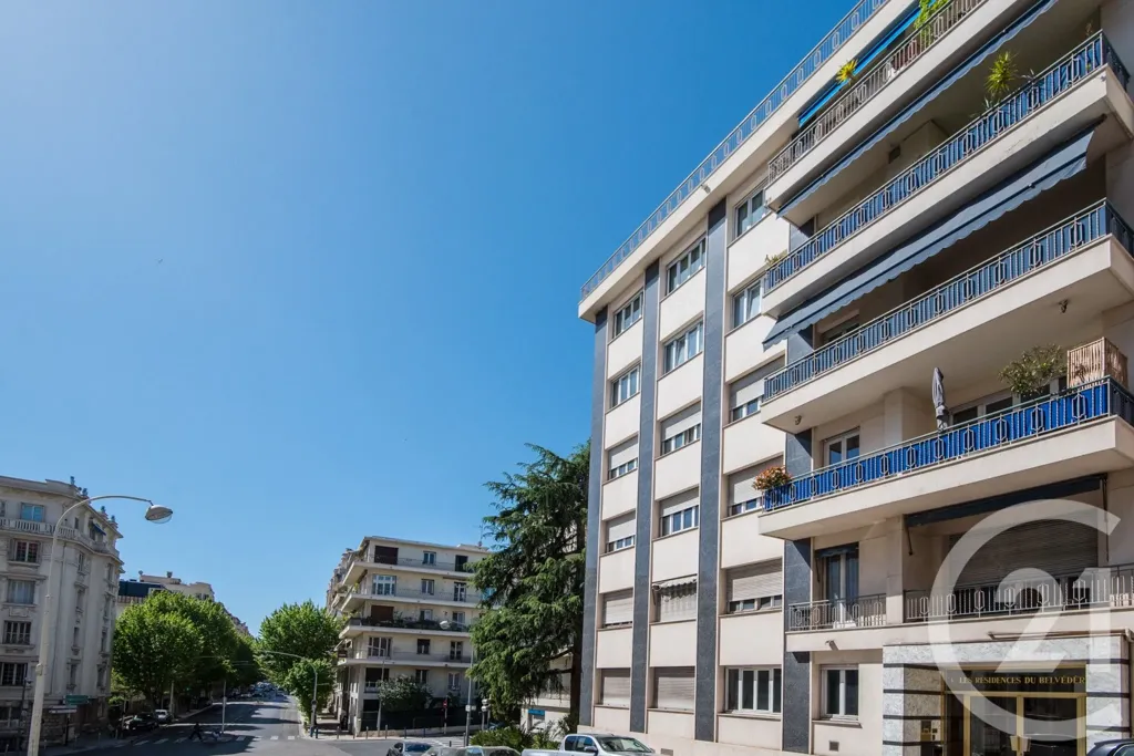 Välivaade - 4-Bedroom Apartment with Terrace in Nice