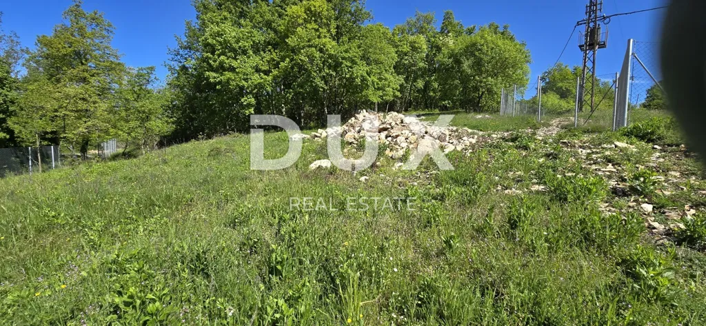 Aed - Building Plot with Views in Pićan, Istra