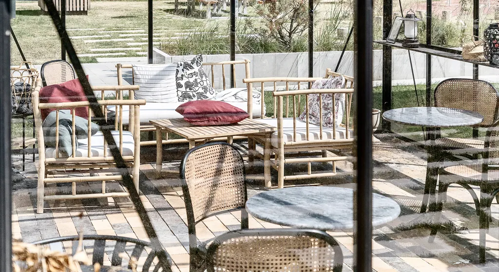 Terrass - Spacious 2-Bedroom Flat with Large Balcony