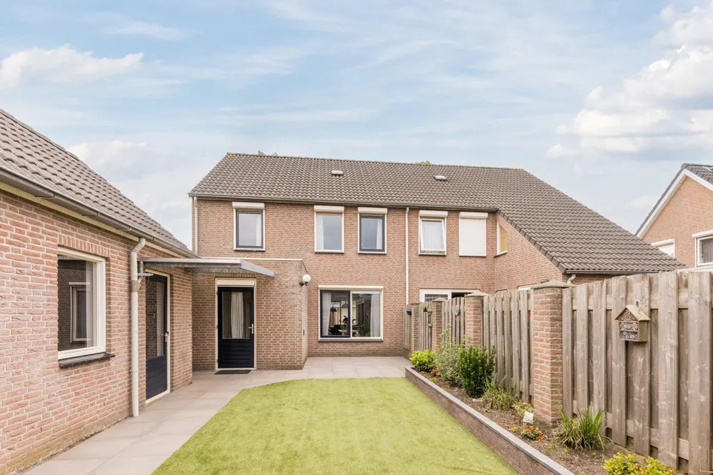 Extérieur - Two-Storey House with Pergola in Loosbroek