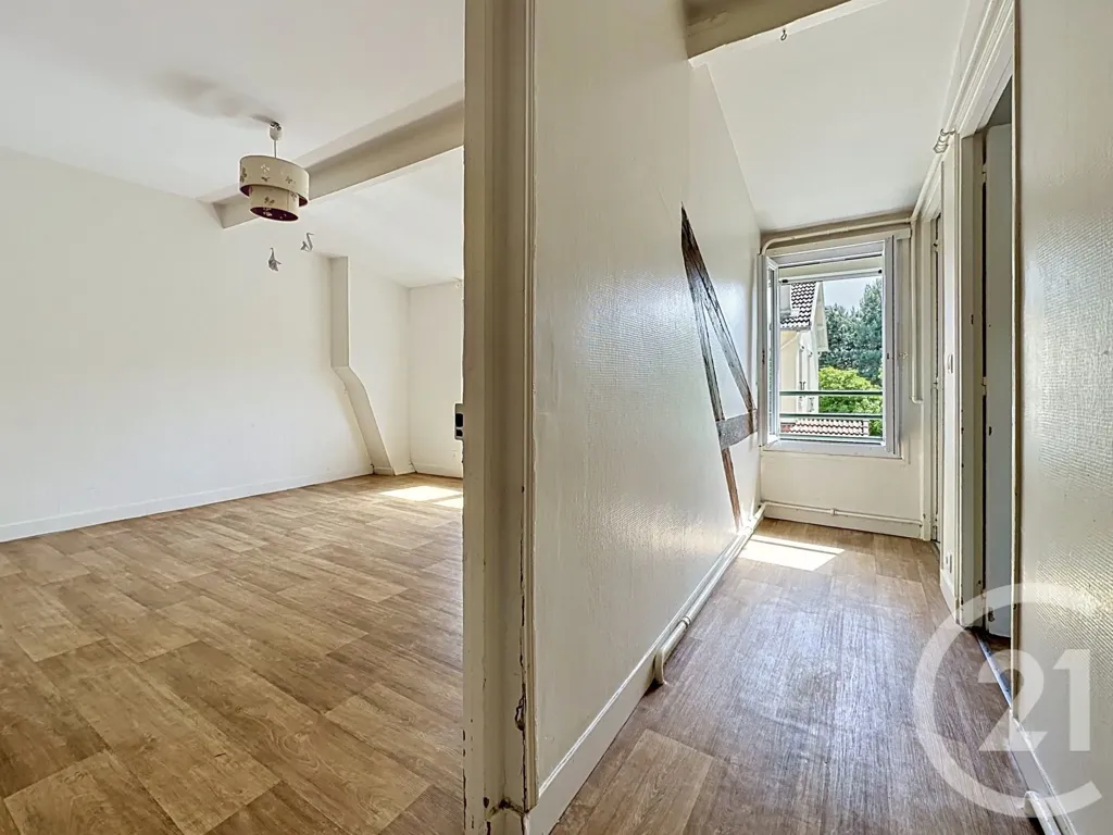 Toad - 3-Bed Apartment with Double Exposure in Versailles