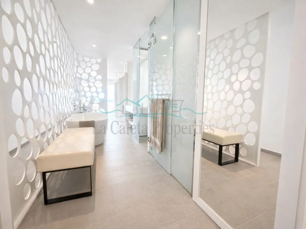 Salles de bain - Luxury Apartment with Ocean View in La Caleta