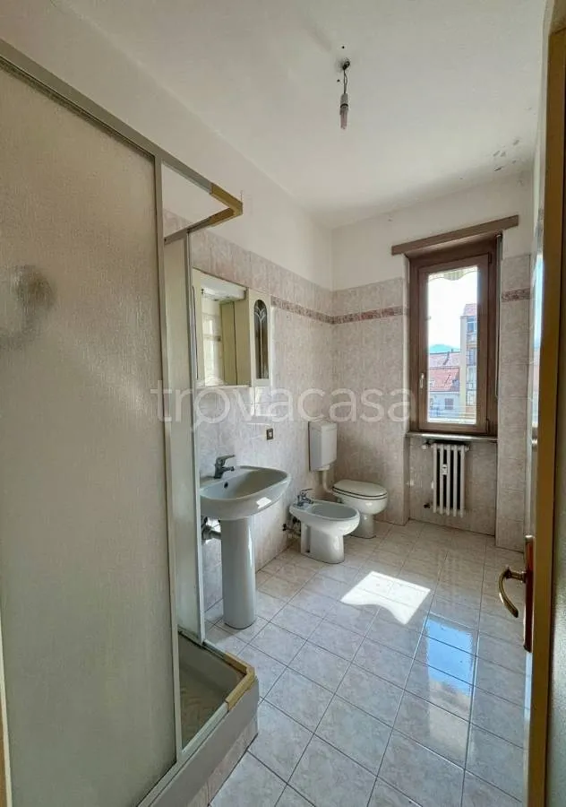 Salles de bain - Modernised 2-Bed Flat with Balcony in Pinerolo