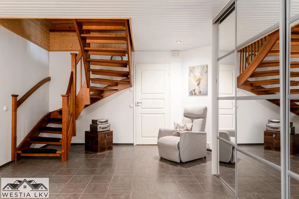 Stanze - Contemporary Timber House with Balcony in Hyvinkää