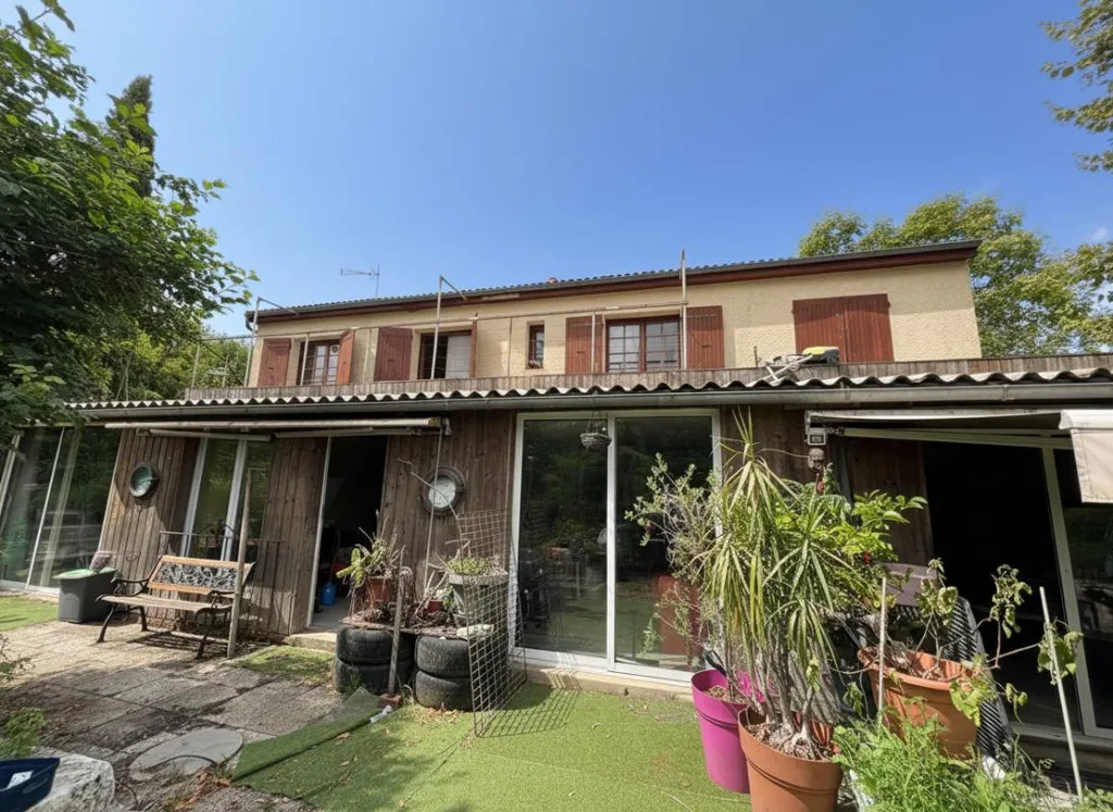 Terrasse - Maison à rénover avec véranda à Thenac