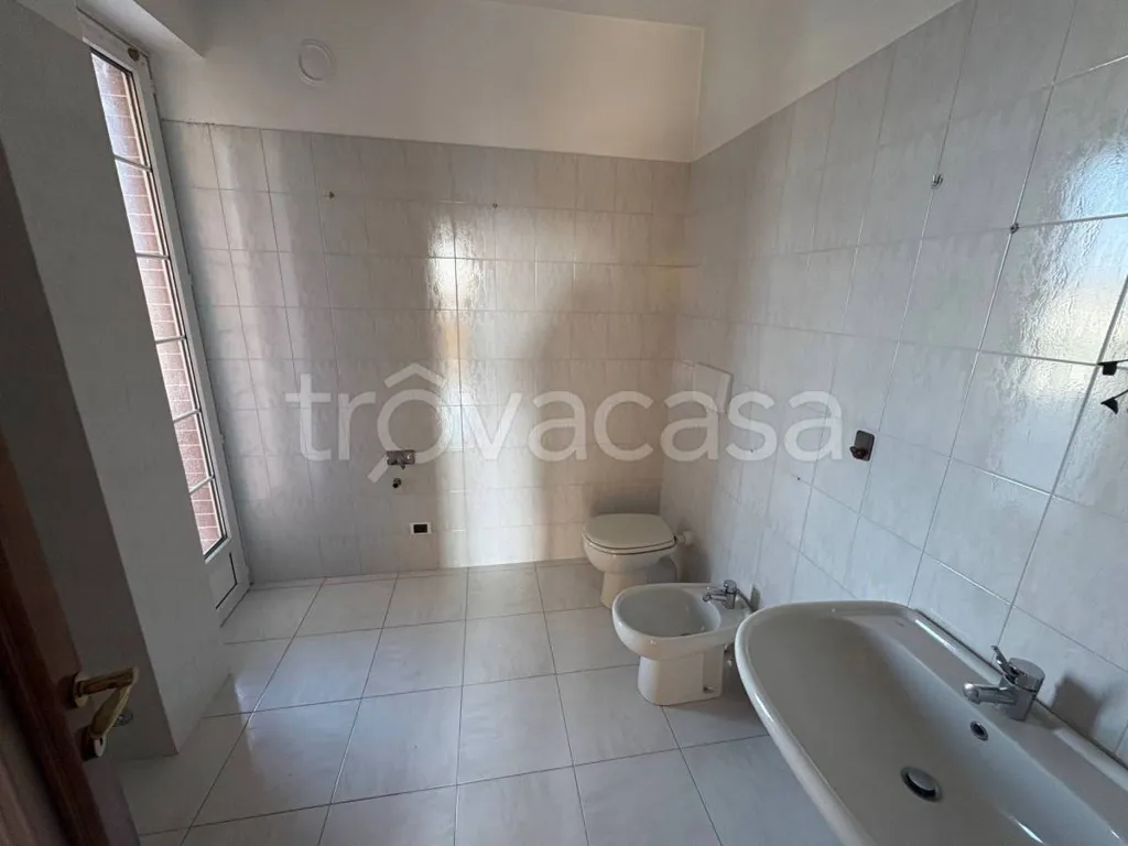 Salles de bain - Bifamiliar Villa with Commercial Space in Fossano