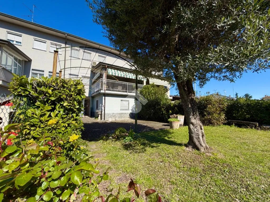Giardino - Terraced Villa with Garden in Broni