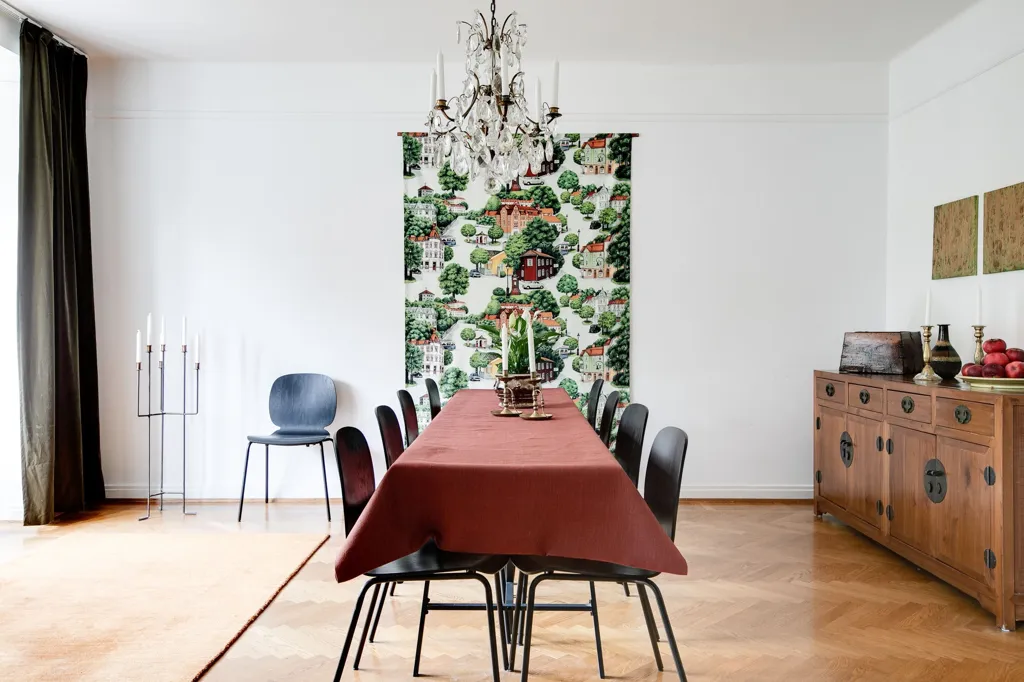 Dining Room - Art Deco Flat with Balcony in Central Norrköping