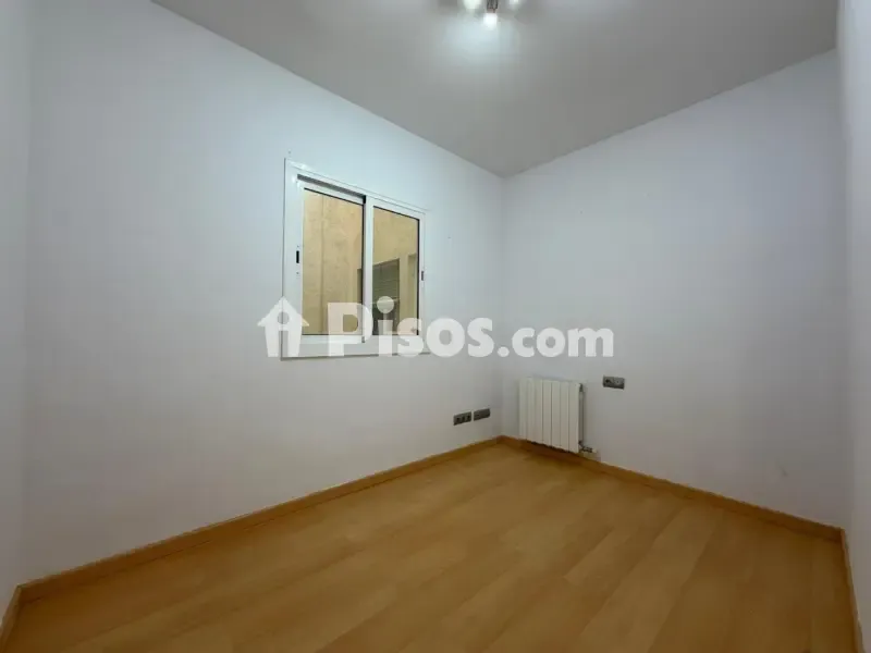 Pièces - Reformed Flat with Balcony in Sabadell