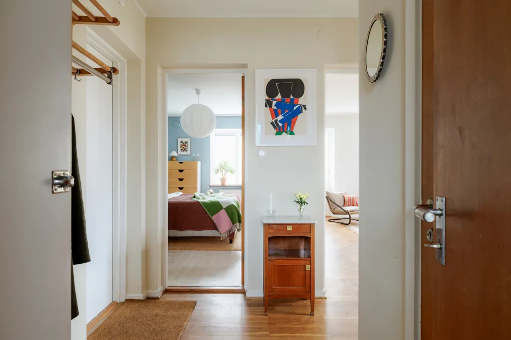 Esik - Funkistyle Flat with Balcony in Toppsegelsgatan