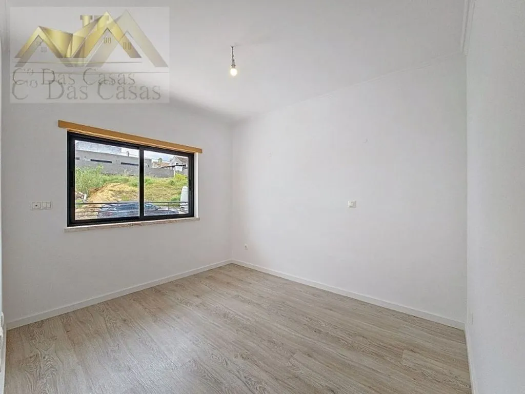 Rooms - Modern House in Final Renovation in Almada