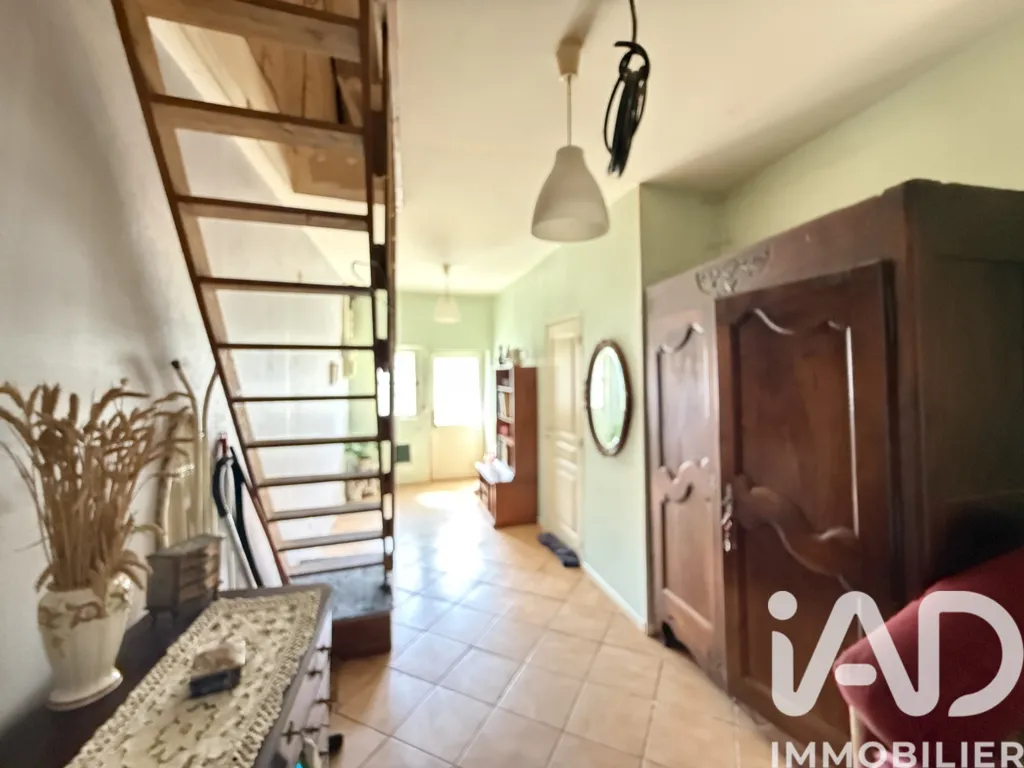 Esik - Charming Cottage with Garden in Everly