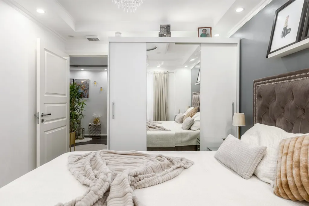 Bedrooms - Spacious 4th Floor Flat with Glazed Balcony in Södertälje