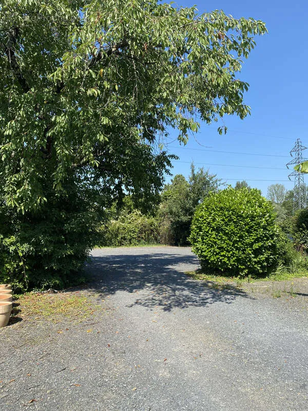Välivaade - Commercial Property with Constructible Land in Brive