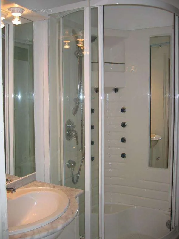 Bagni - Income-Generating Building with Parking in La Ferté Bernard