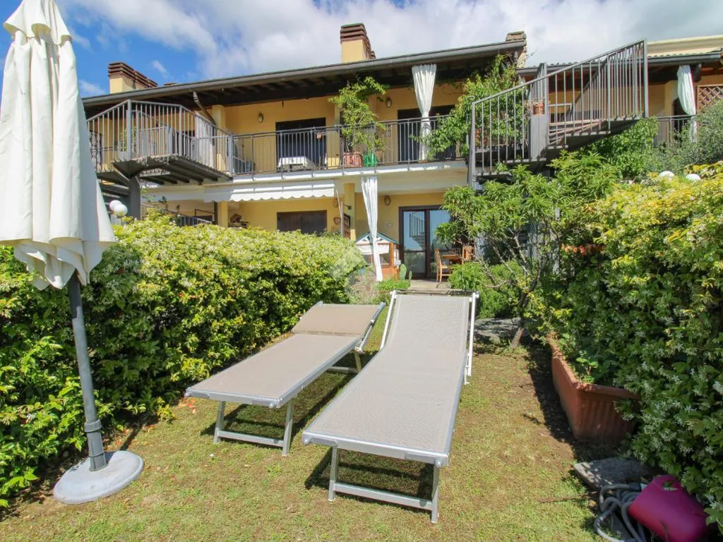 Jardin - Twin-Storey Apartment with Lake View in Vigole