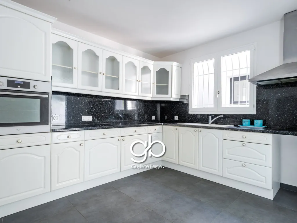 Cuisine - Villa Contemporaine avec Piscine et Dépendance à Pérols